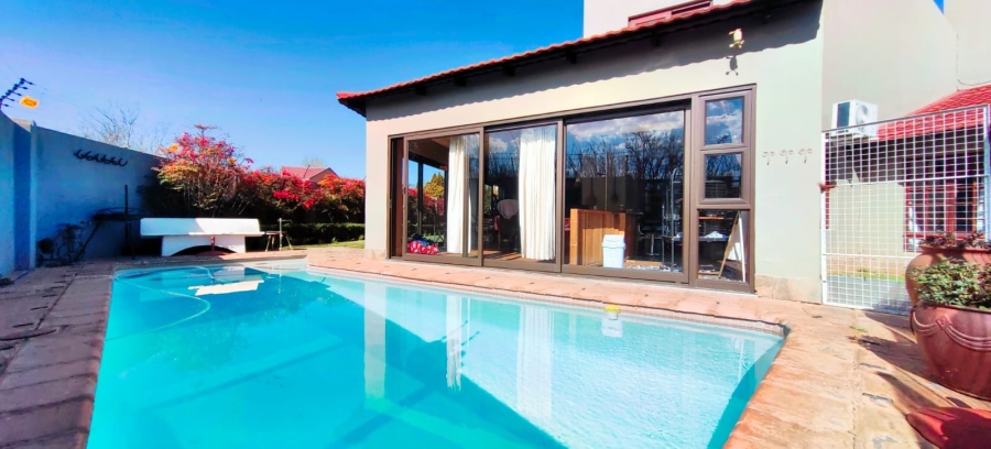 4 Bedroom Property for Sale in Mooivallei Park North West